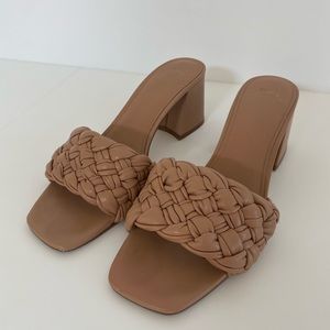 Marc Fisher LTD slide RARE natural leather color